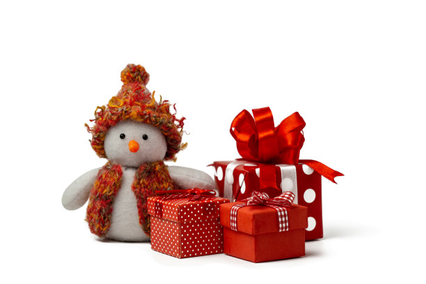 一个圣诞贺卡。有趣的手工雪人戴着帽子和礼物，为新年孤立图片下载