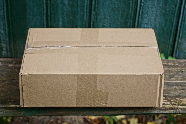 一个棕色硬纸盒图片下载