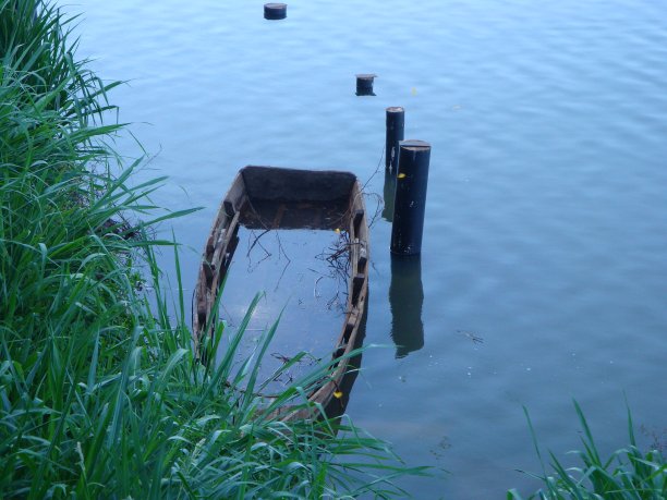 伊瓜苏河上的船图片下载