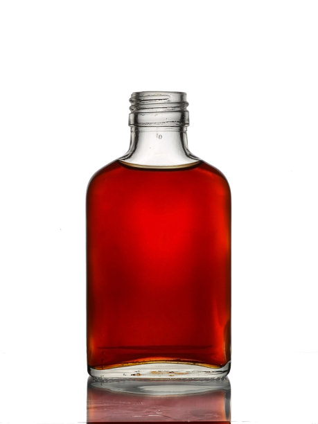 迷你玻璃瓶装棕色饮料图片下载