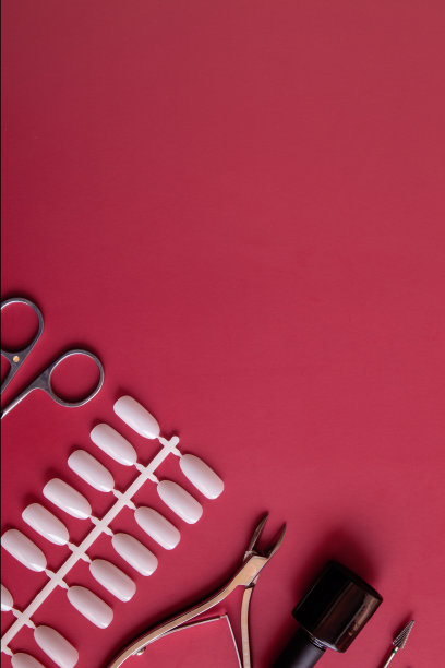 修指甲工具和提示在彩色背景与复制空间图片下载