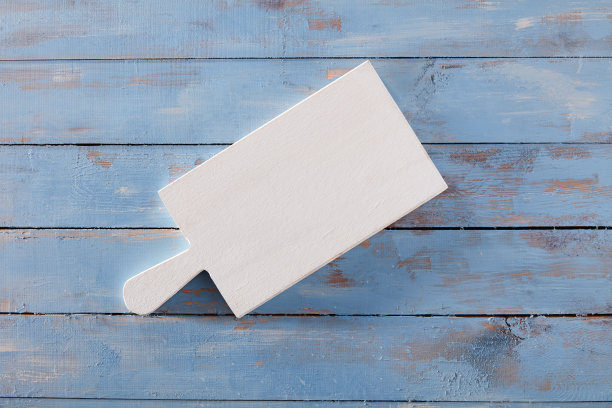 木制背景上的空砧板图片下载