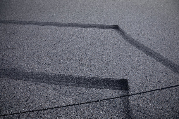 轮胎的痕迹图片下载