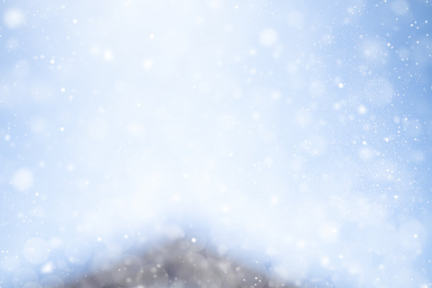 白雪覆盖的屋顶，冬日的背景图片下载