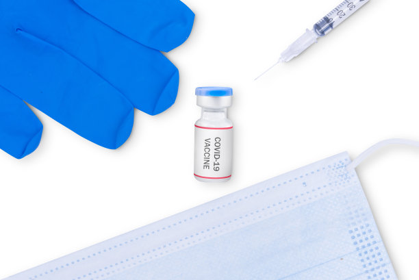 用口罩和医用手套注射新冠疫苗图片下载