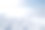 山顶上覆盖着皑皑白雪，乌云密布。图片下载
