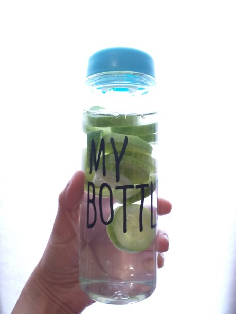 黄瓜注入水图片下载