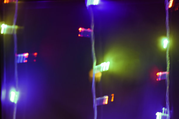 圣诞节彩色闪亮模糊的灯光抽象背景。新年贺卡。晚上聚会散景。图片下载