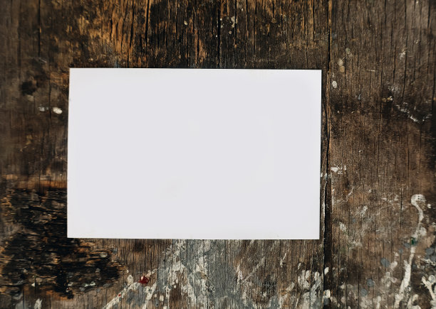 纸空白的卡片页在木制背景图片下载