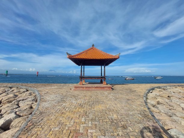 巴厘岛海滩上的小休息处图片下载