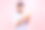 留着胡须的专注棕发男子手拿手机聊天或查看电子邮件图片下载