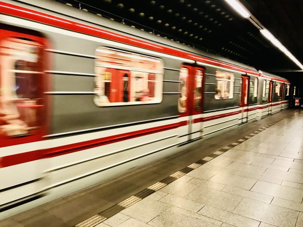 高速地铁图片下载