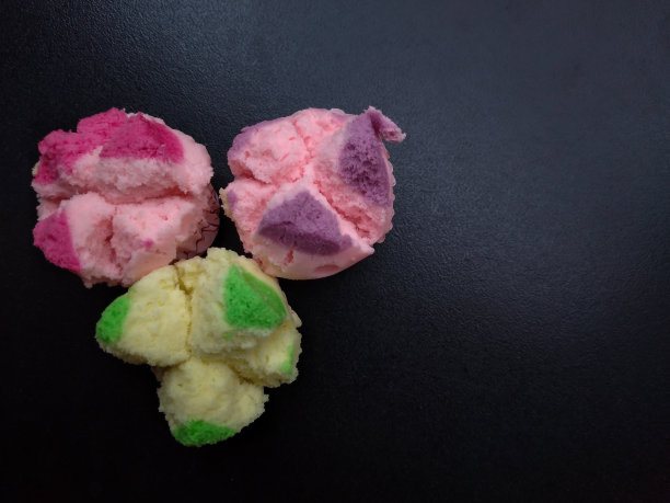 Bolu kukus或kue mangkok是印尼传统的蒸食，放在纸杯蛋糕或碗里。图片下载