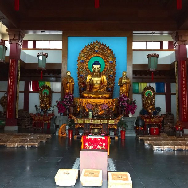 佛寺里的佛，中国上海图片下载