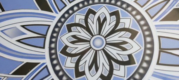 地板上的花图片下载