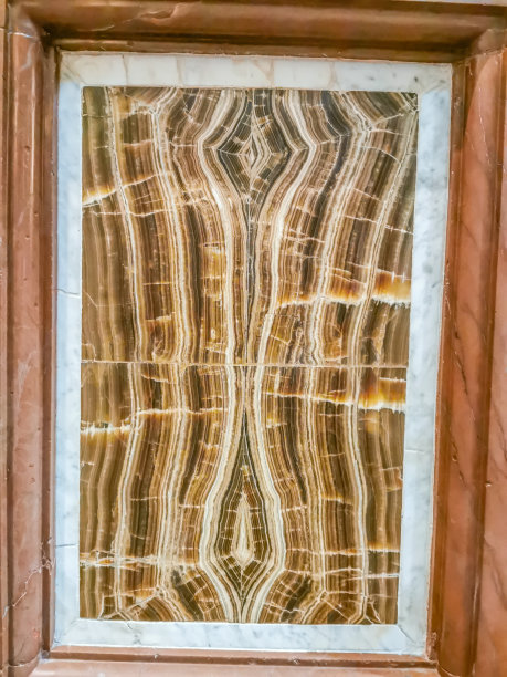 意大利奥维多大教堂一根柱子的大理石细节图片下载