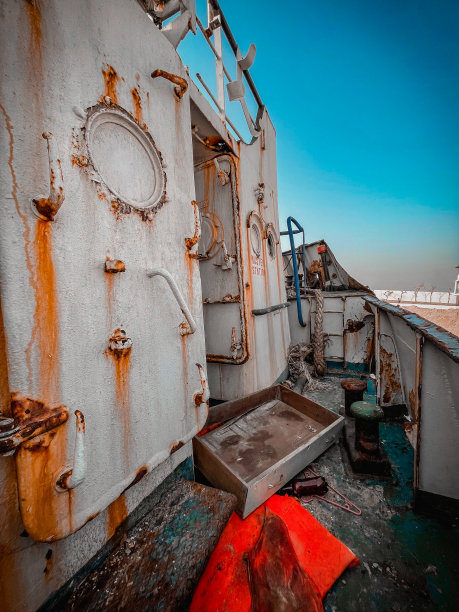 废弃的救生艇图片下载