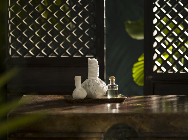 草药压缩颜色背面。图片下载