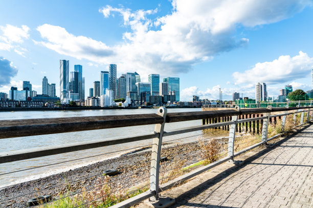 金丝雀码头商业区城市天际线，伦敦英国图片下载