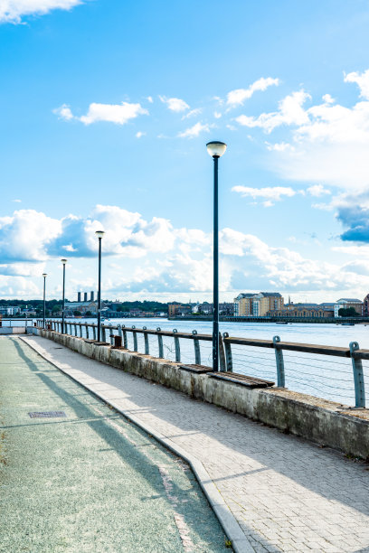 金丝雀码头商业区城市天际线，伦敦英国图片下载