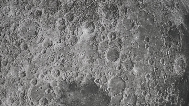 概念1-P1现实的月球表面的风景从太空与小行星撞击陨石坑图片下载