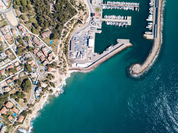 托雷尼巴拉港的俯视图图片下载