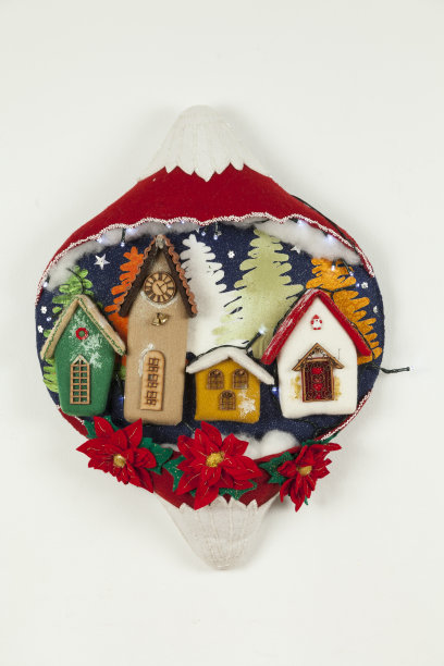 圣诞装饰;美丽的微型别墅与背景和圣诞节装饰图片下载