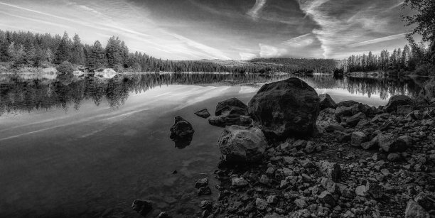 湖水反射图片下载