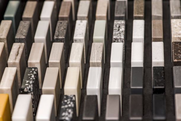 装饰人造石样品，特写。石材样品厨房台面或浴室，现代室内设计图片下载