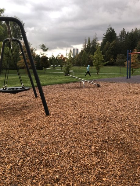 空荡荡的操场图片下载