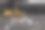 靶心纸靶上的子弹和半自动手枪背景图片下载