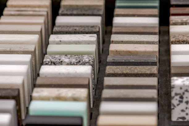 装饰人造石样品，特写。石材样品厨房台面或浴室，现代室内设计图片下载