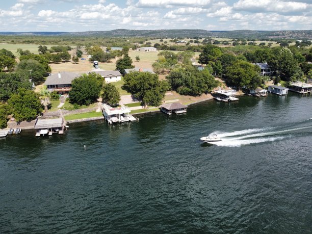 在LBJ湖上划船图片下载