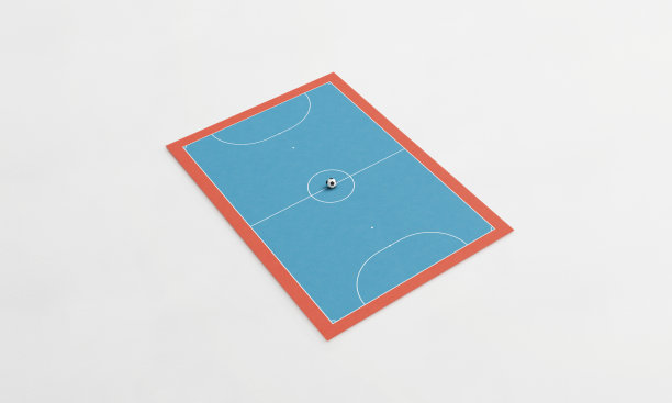 一件浅蓝色的迷你足球外套，有一个红色的框架。图片下载