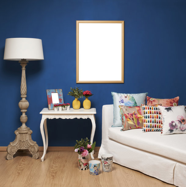 室内客厅，配有灯罩沙发木框图片下载