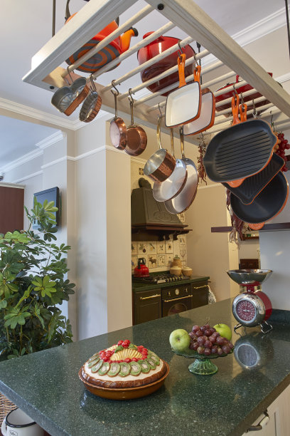 现代家居内饰客厅配有沙发、扶手椅图片下载