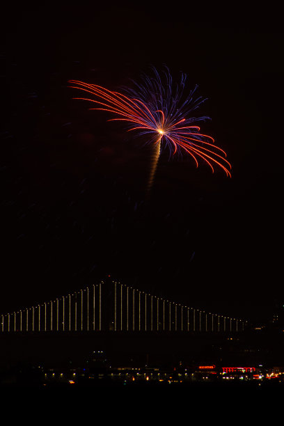 旧金山市中心的烟花图片下载