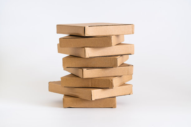 白色背景上的卡夫纸板箱图片下载