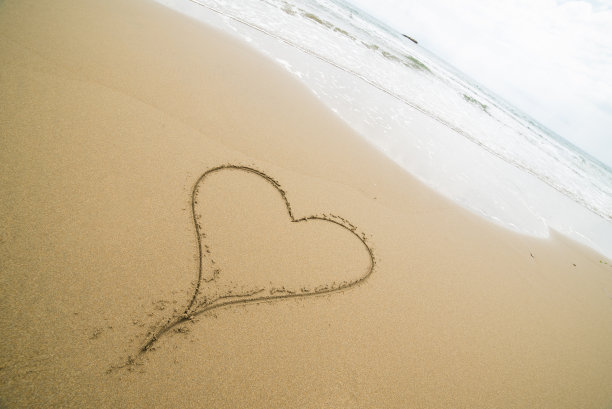 写在沙滩上的文字图片下载