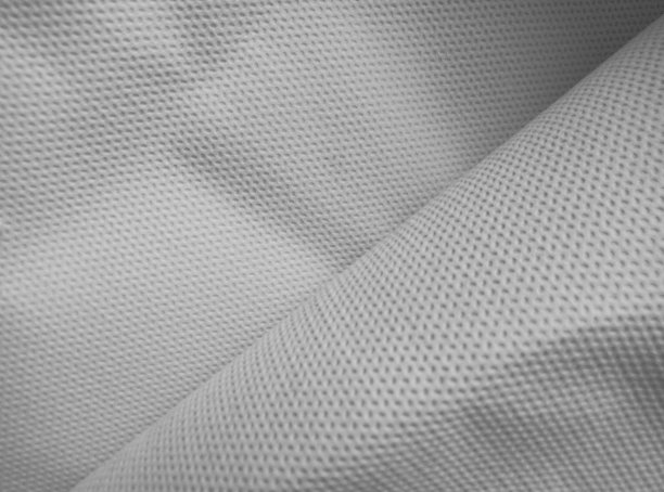 白色皱巴巴的无纺布表面图片下载