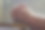 一张离焦的照片，两个人的手放在一本合着的书上。手掌佛图片下载