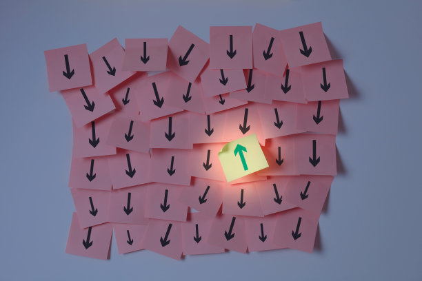 箭头。对立的概念图片下载