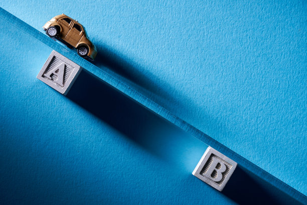 玩具车和字母a和字母b图片下载