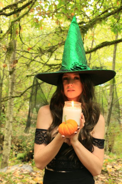 森林女巫图片下载