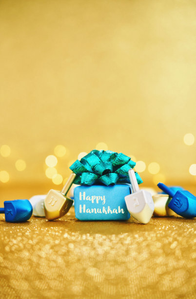 光明节背景礼物和Dreidel在黄金设置图片下载