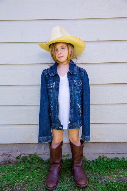 小女孩假装是牛仔图片下载