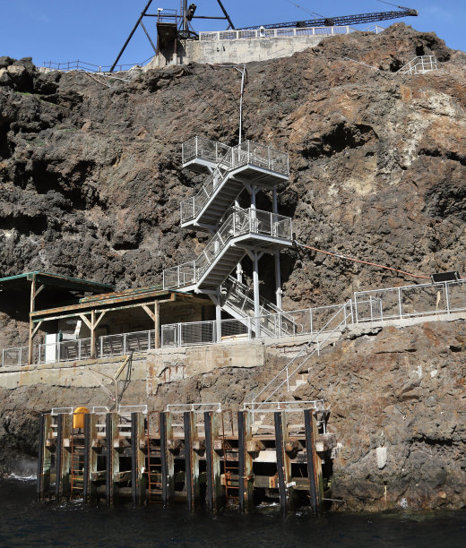 船停靠在阿纳帕卡岛图片下载