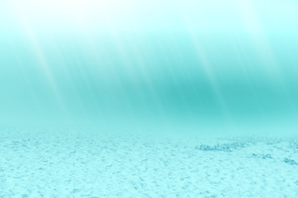 蓝色的水下和沙质的海底图片下载