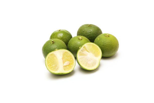 Kabosu是一种被隔离在白色背景上的柑橘类水果图片下载