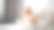 年轻美丽的女孩微笑着伸展在她的床上白色的被褥。早上好概念，享受新的一天，女人在充足的睡眠后感到快乐和活力图片下载